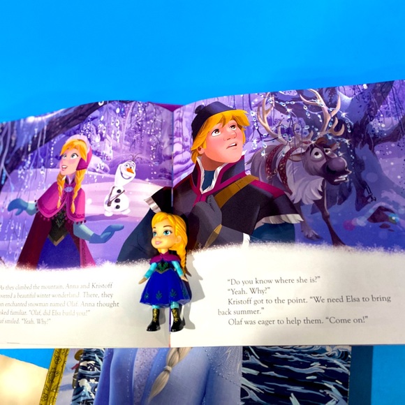 DISNEY FROZEN BUNDLE MINI ANNA, 3 BOOKS LOOK AND FIND, FROZEN II & READ A-LONG - Picture 8 of 15